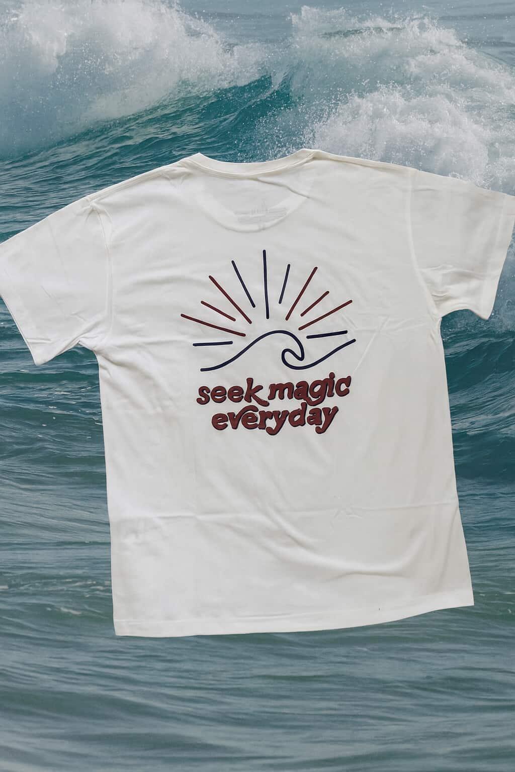 Spirulina Wanders Seek Magic Everyday Tee-M